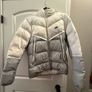 Nike Men's Gray and White Puffer Jacket